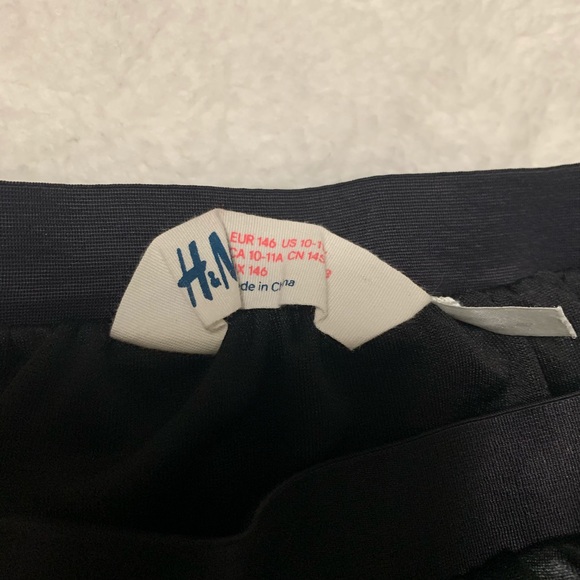 H&M Black Pleated Mini Skirt - Picture 4 of 4